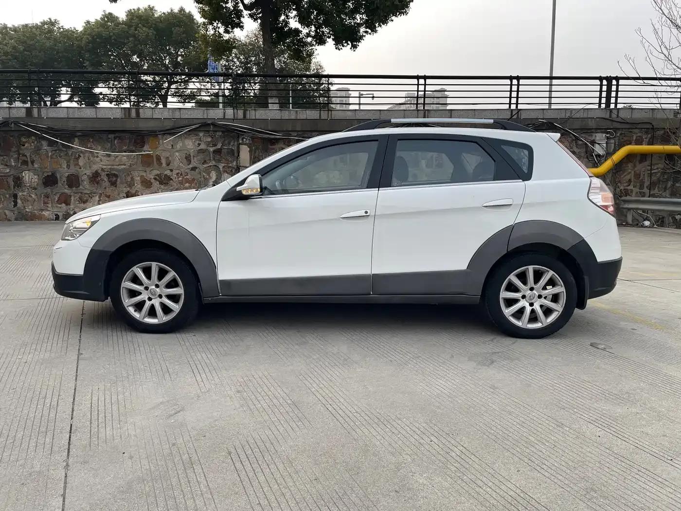 Dongfeng Fengshen H30 2012 CROSS 1.6L Manual Premium Edition — миниатюра 2