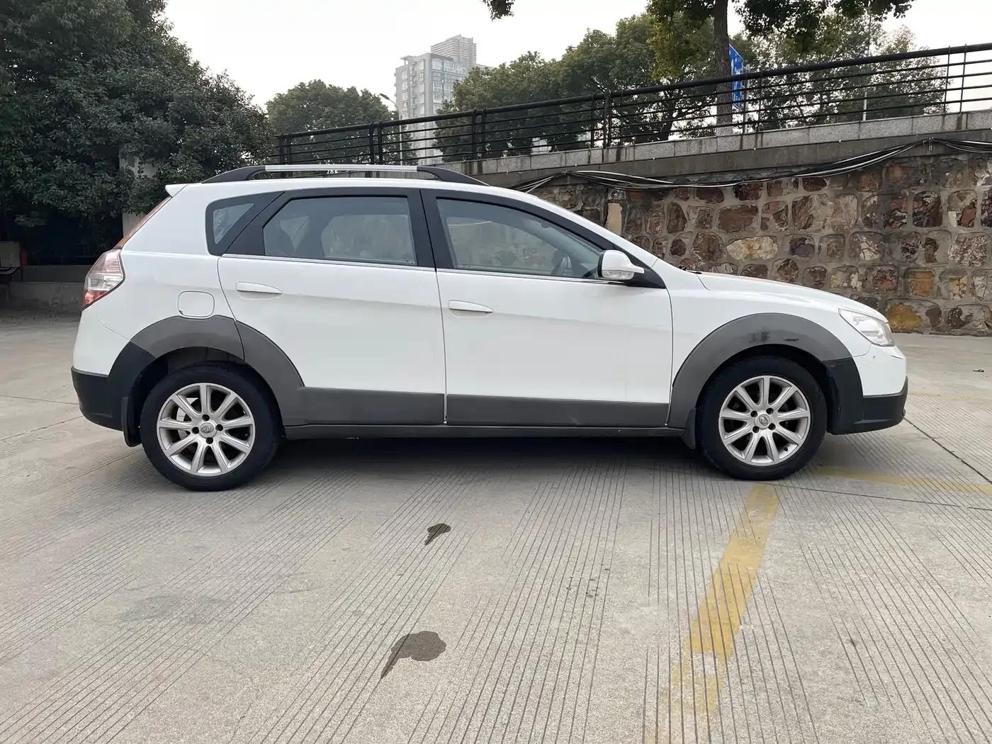 Dongfeng Fengshen H30 2012 CROSS 1.6L Manual Premium Edition — миниатюра 3