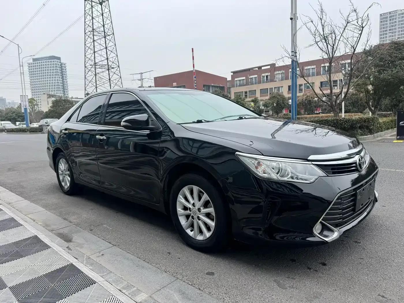 Camry 2016 2.0E 10th Anniversary Elite Edition — миниатюра 3
