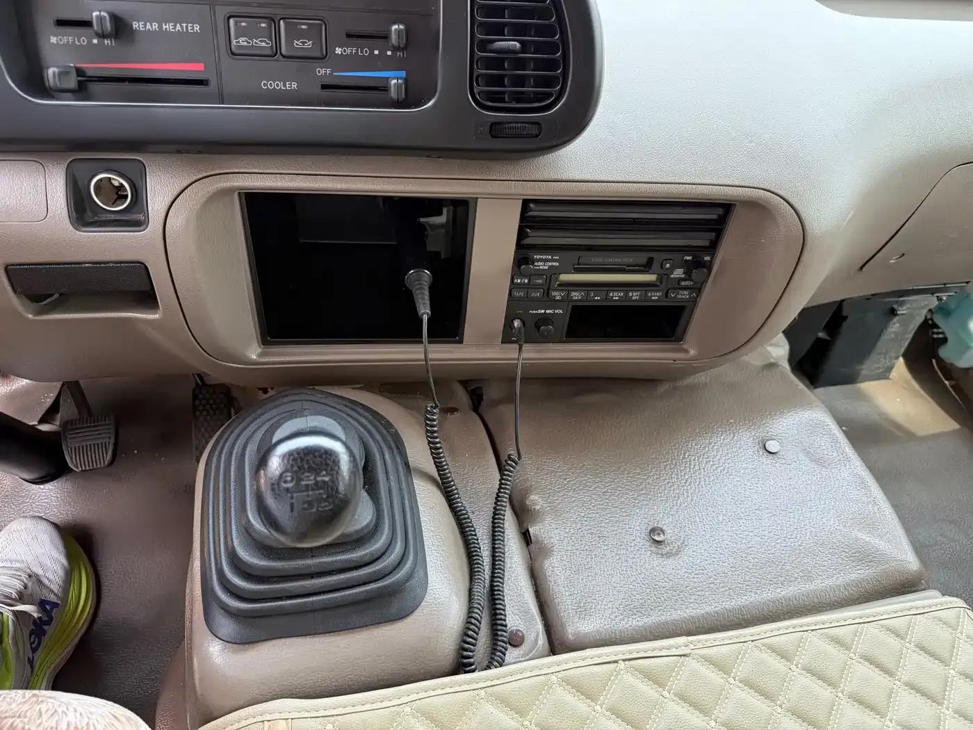 2007 Toyota Coaster 2.7L Gasoline Luxury Edition (23 Seats) — миниатюра 17