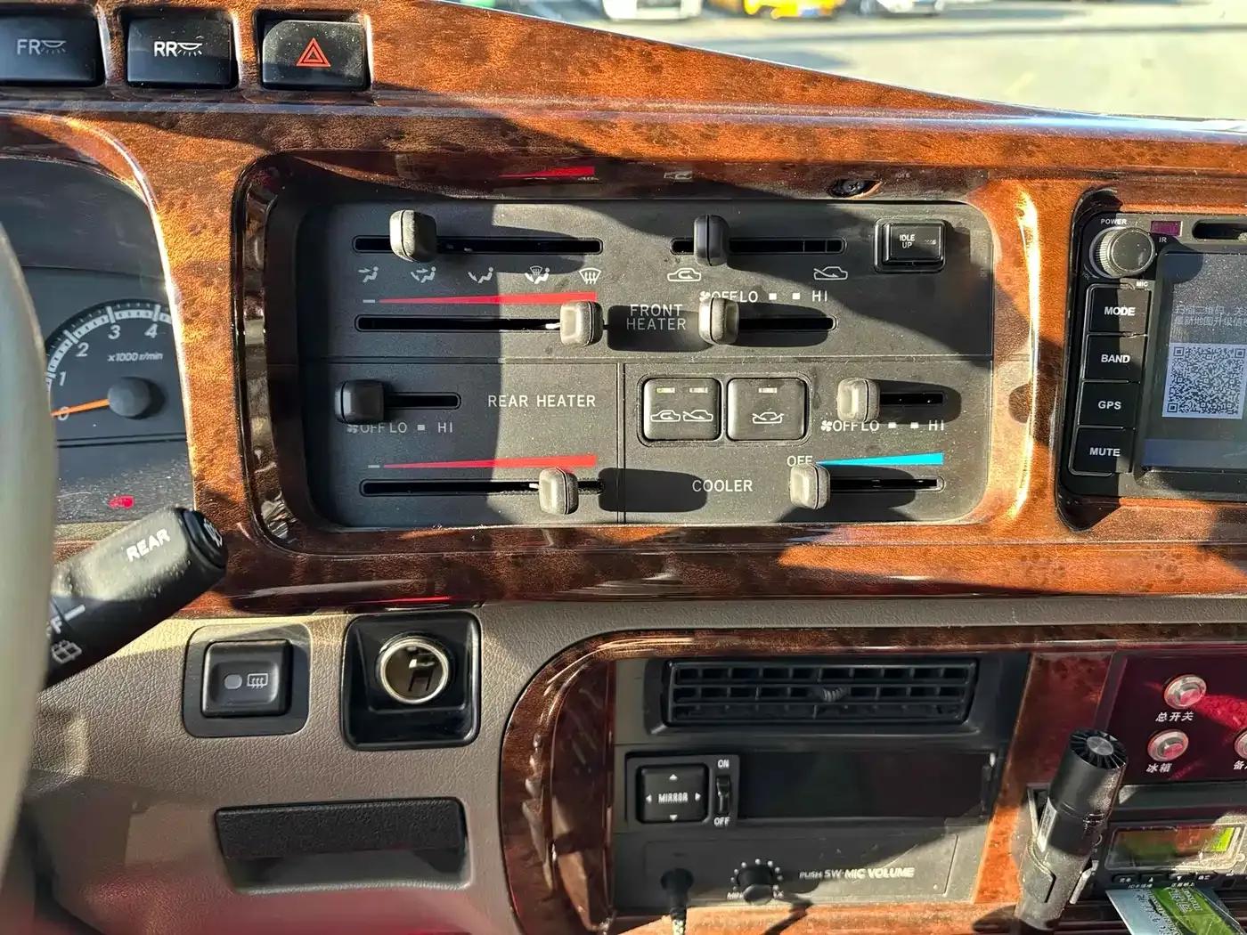 2015 Toyota Coaster 4.0L Premium Model GRB53L-ZCMSK 20-seater — миниатюра 12