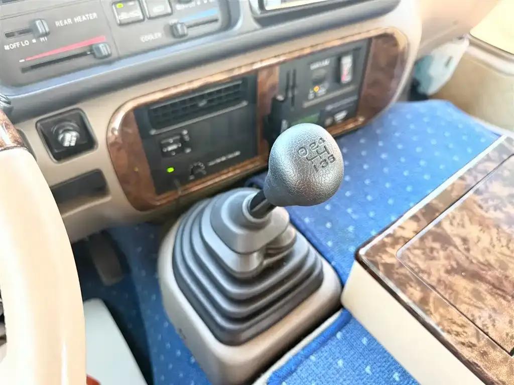 2015 Toyota Coaster 4.0L Luxury SUV GRB53L-ZCMEK 20-seater — миниатюра 11