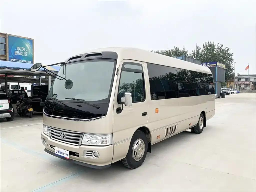 2015 Toyota Coaster 4.0L Manual — миниатюра 1