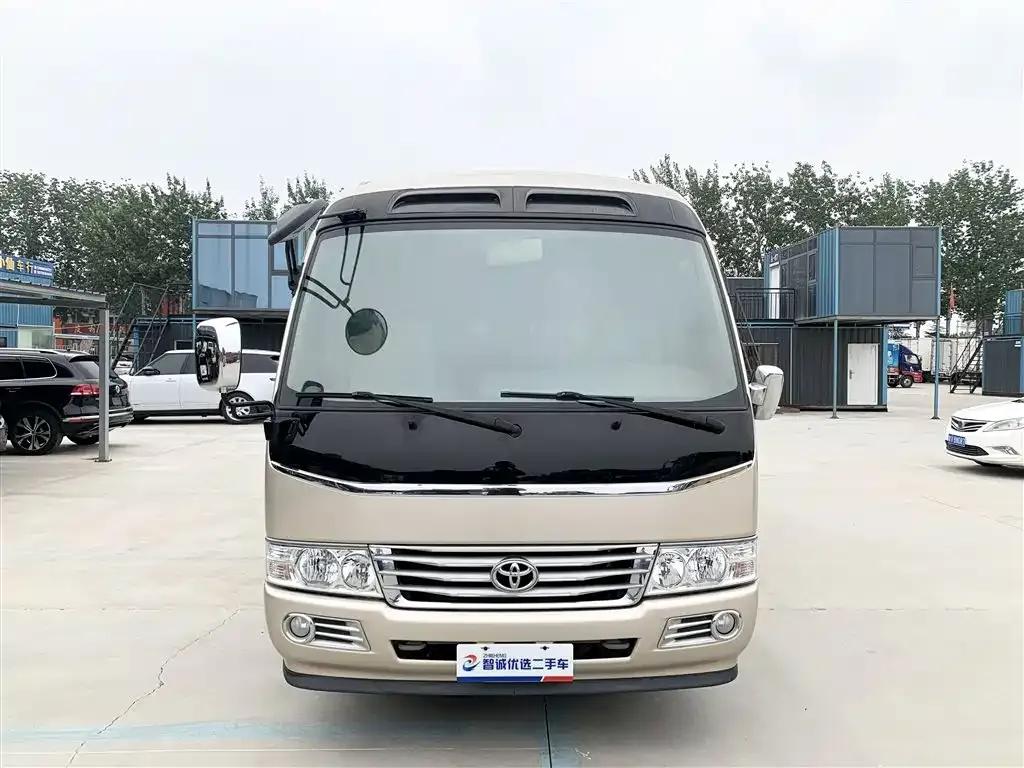 2015 Toyota Coaster 4.0L Manual — миниатюра 2