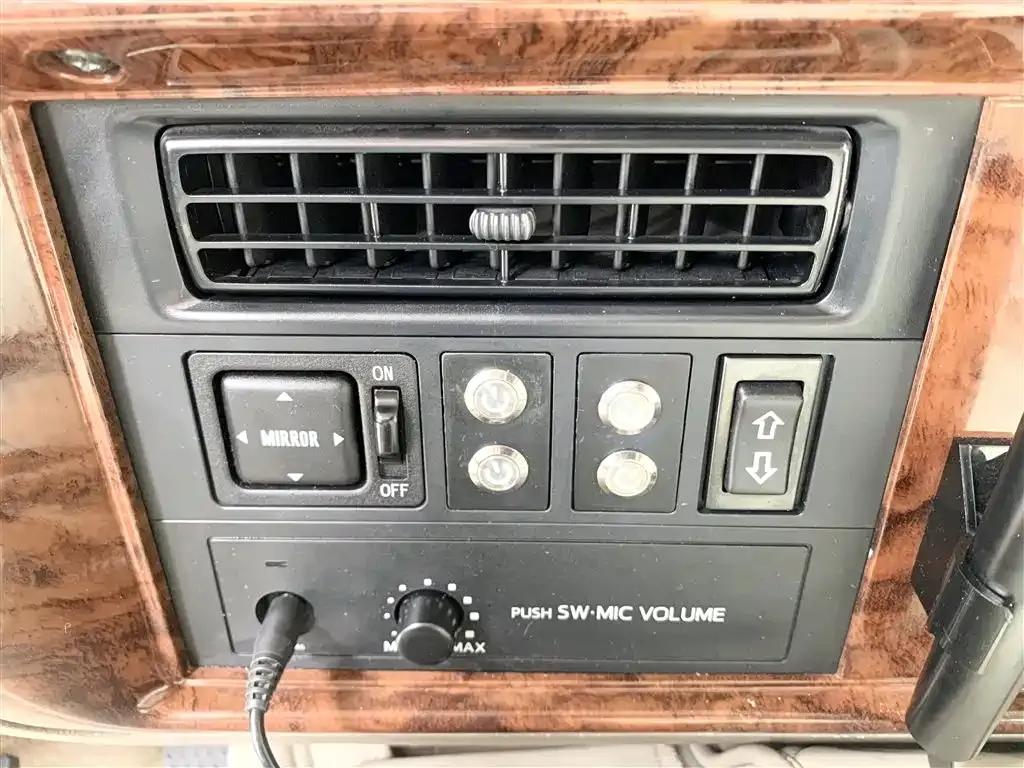 2015 Toyota Coaster 4.0L Manual — миниатюра 20