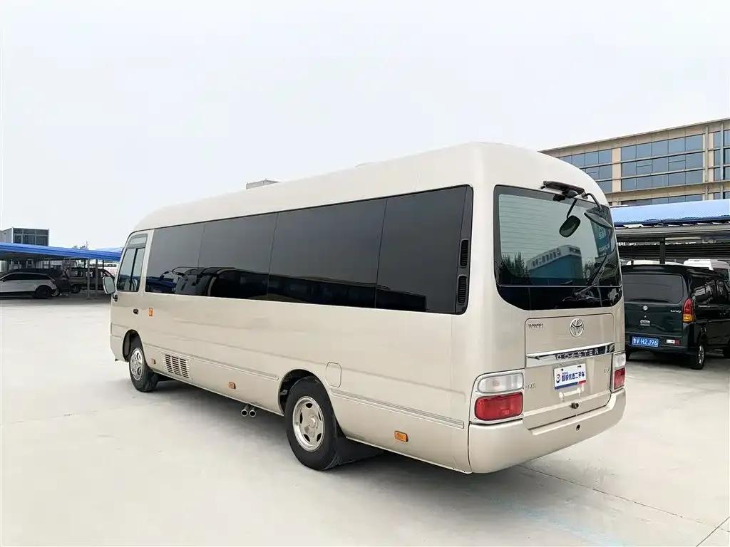 2015 Toyota Coaster 4.0L Manual — миниатюра 25