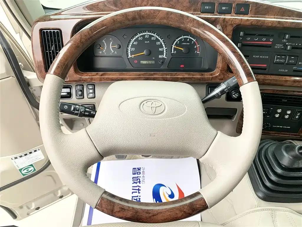 2015 Toyota Coaster 4.0L Manual — миниатюра 6