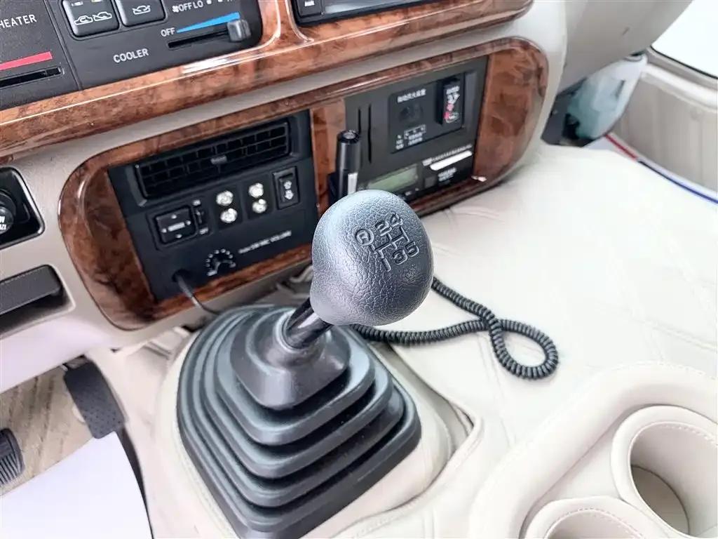 2015 Toyota Coaster 4.0L Manual — миниатюра 8