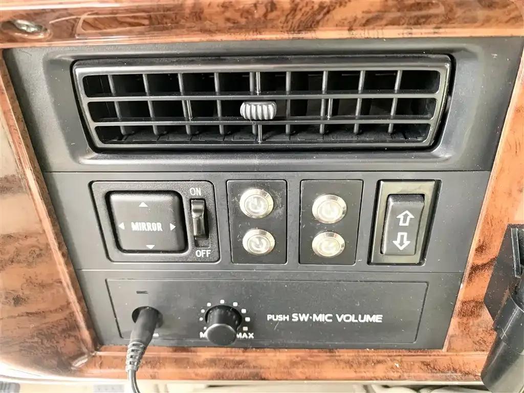 2015 Toyota Coaster 4.0L Manual — миниатюра 10