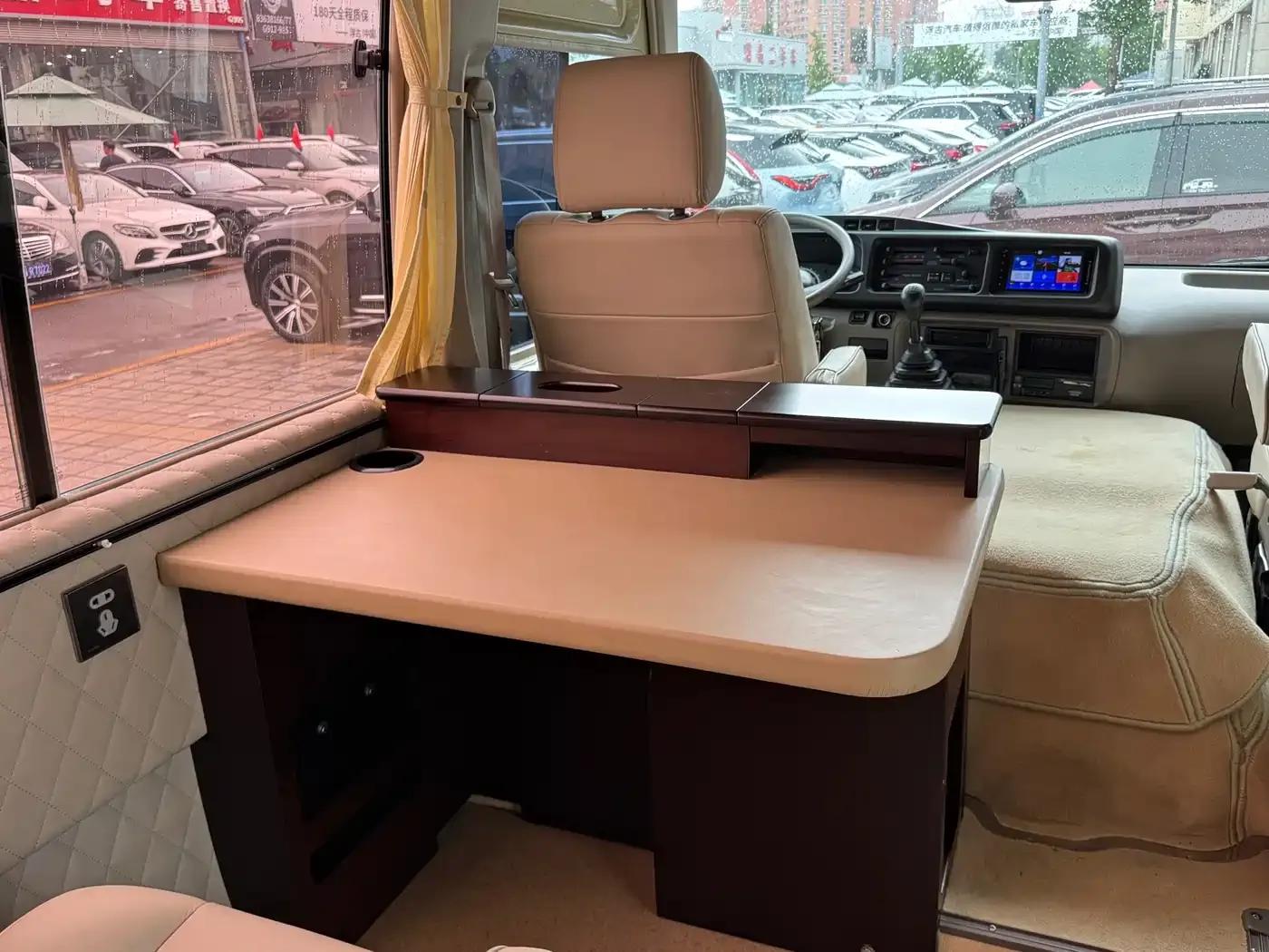 2017 Toyota Coaster 4.0L Manual — миниатюра 13
