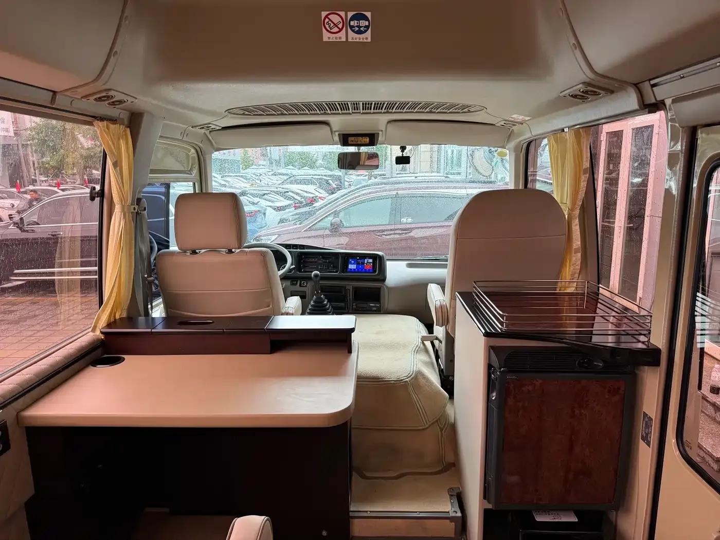 2017 Toyota Coaster 4.0L Manual — миниатюра 15