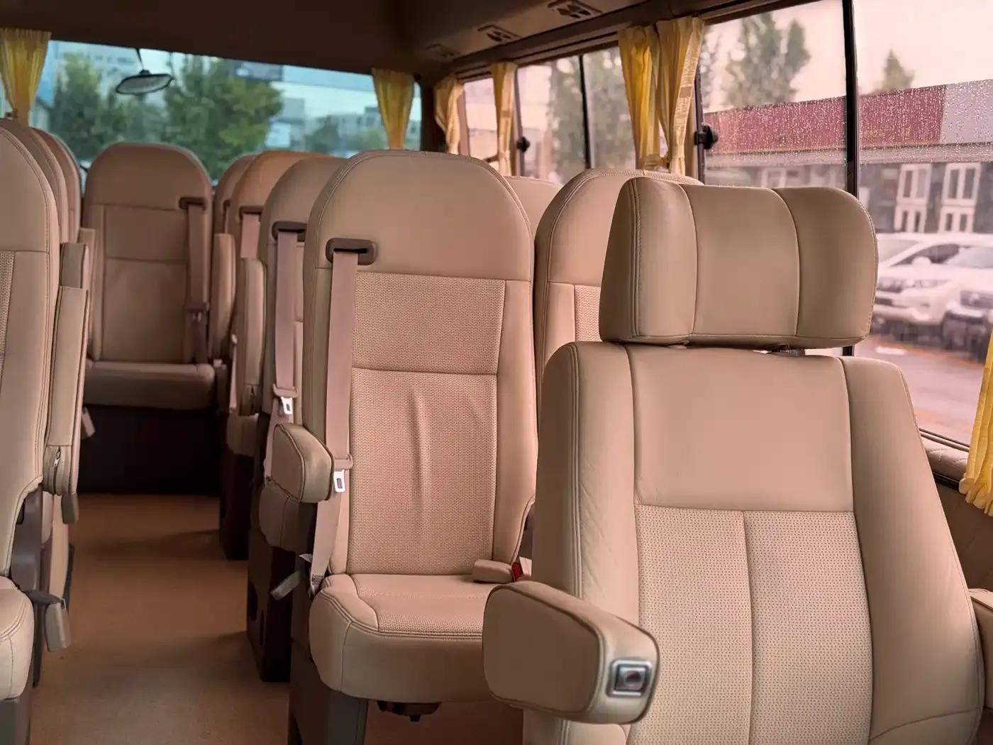 2017 Toyota Coaster 4.0L Manual — миниатюра 17