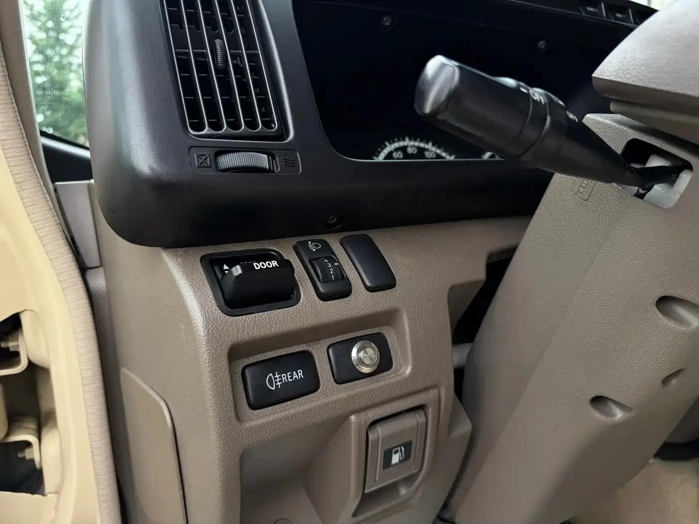 2017 Toyota Coaster 4.0L Manual — миниатюра 21