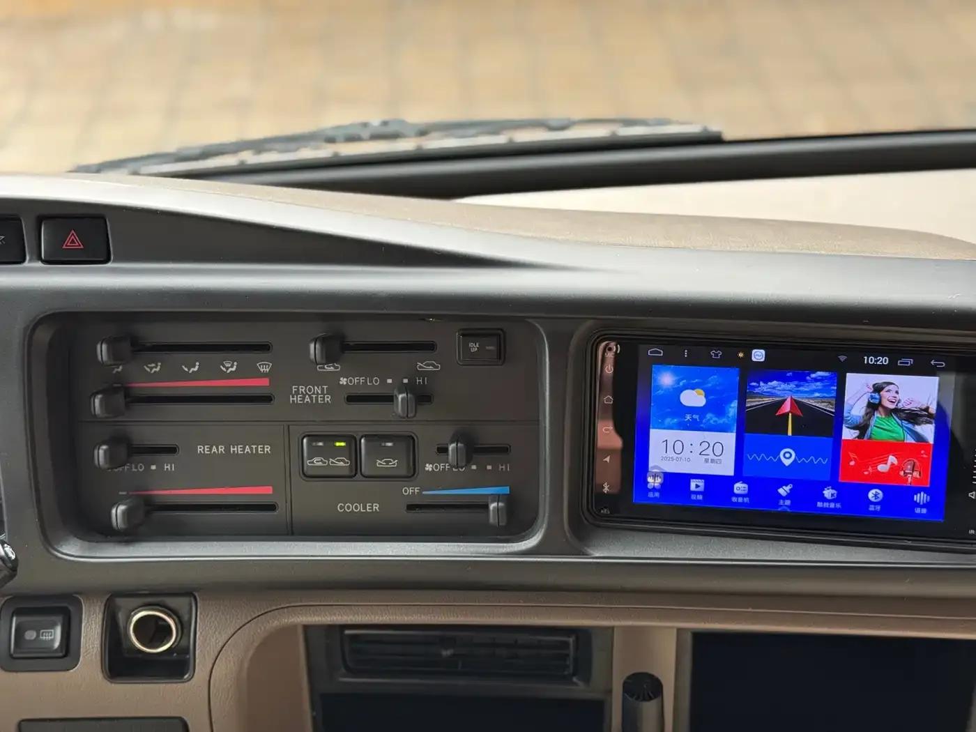 2017 Toyota Coaster 4.0L Manual — миниатюра 23