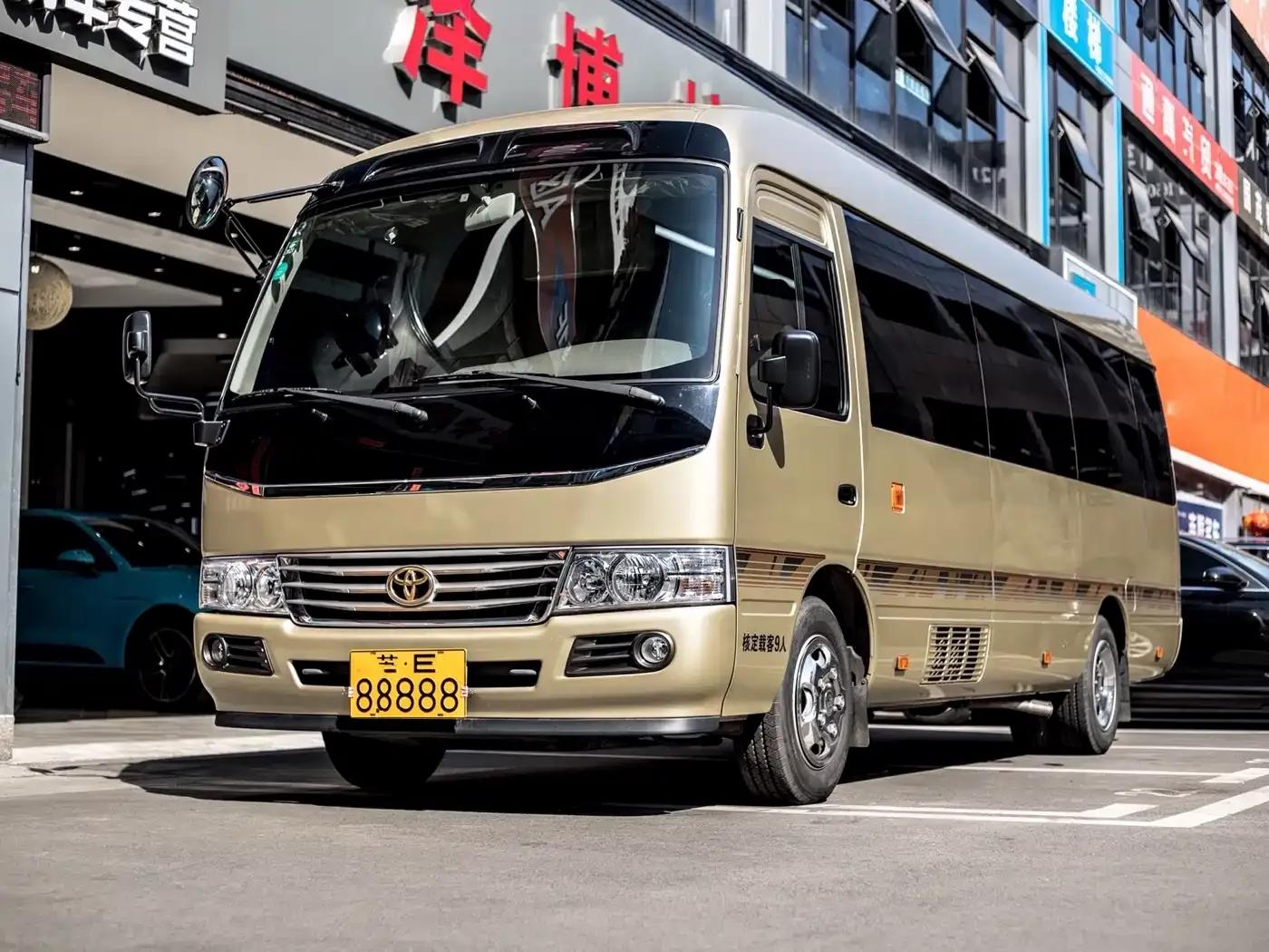 2020 Toyota Coaster 4.0L Manual — миниатюра 1