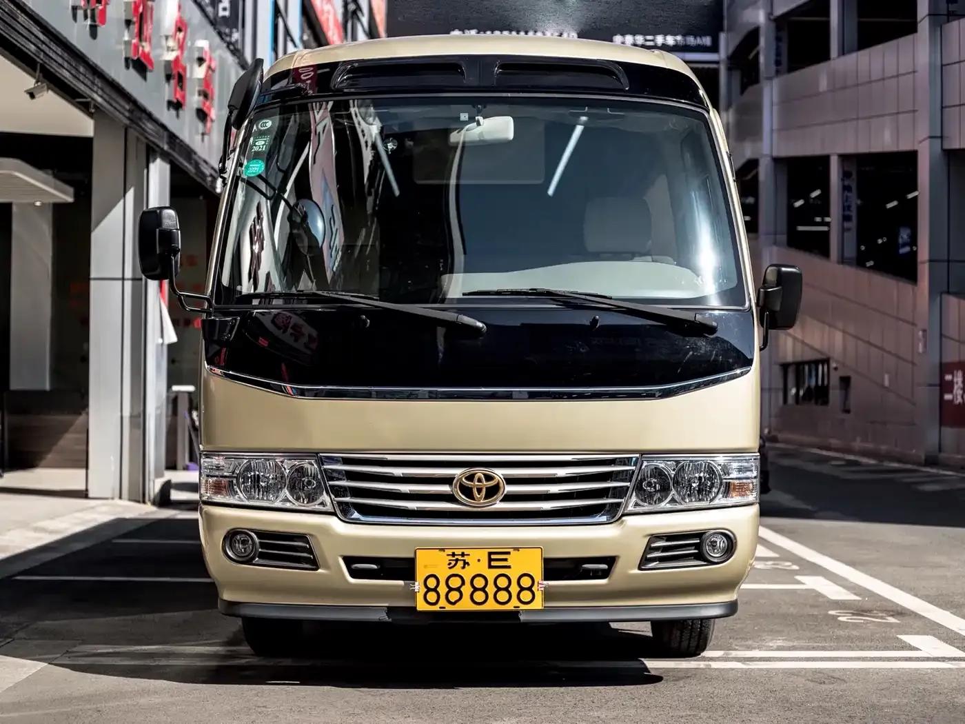 2020 Toyota Coaster 4.0L Manual — миниатюра 2