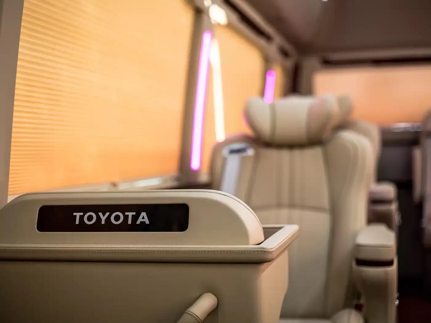2020 Toyota Coaster 4.0L Manual — миниатюра 13