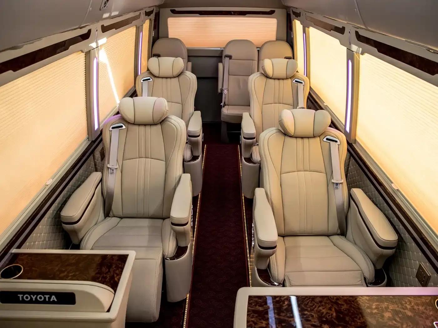 2020 Toyota Coaster 4.0L Manual — миниатюра 16
