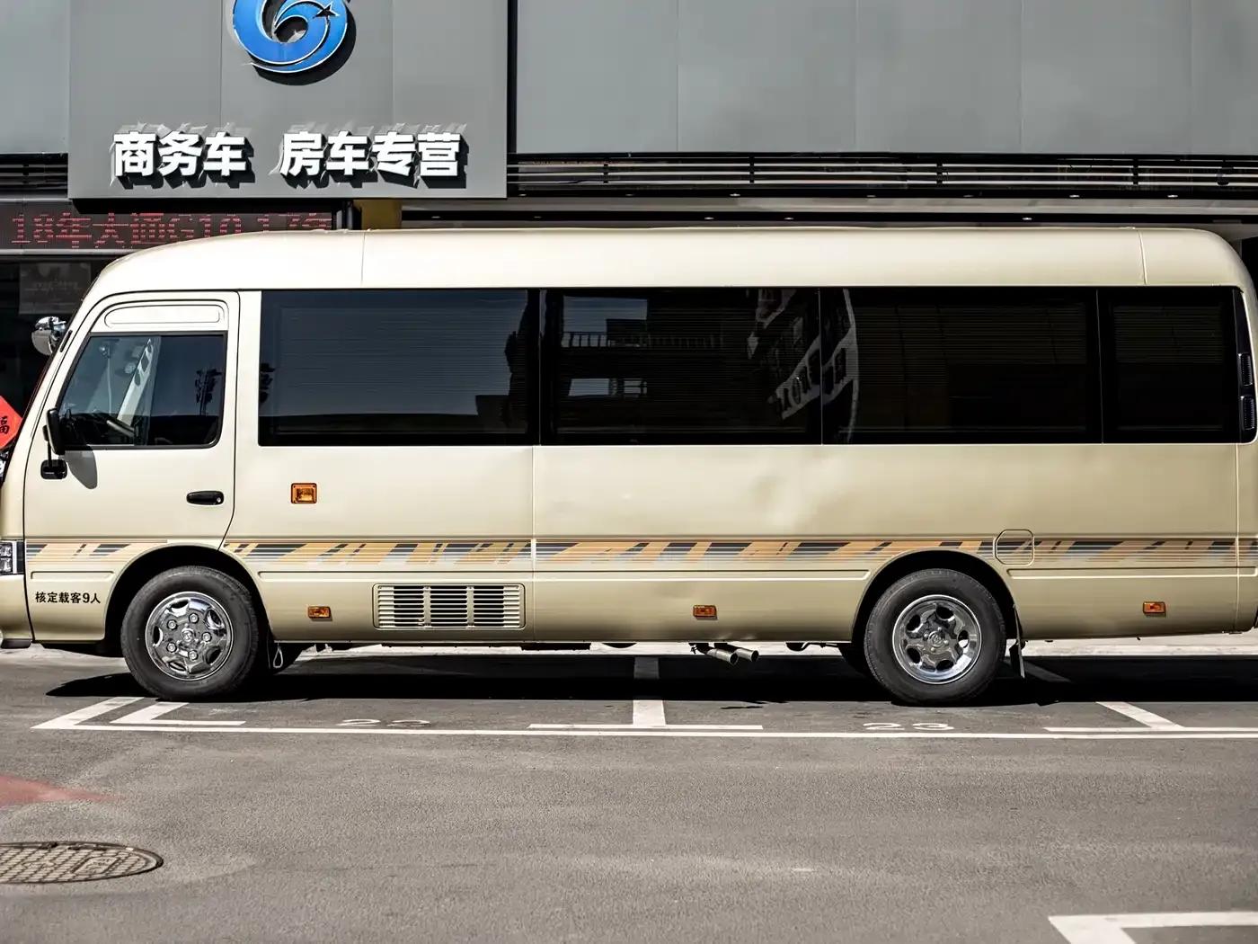 2020 Toyota Coaster 4.0L Manual — миниатюра 24