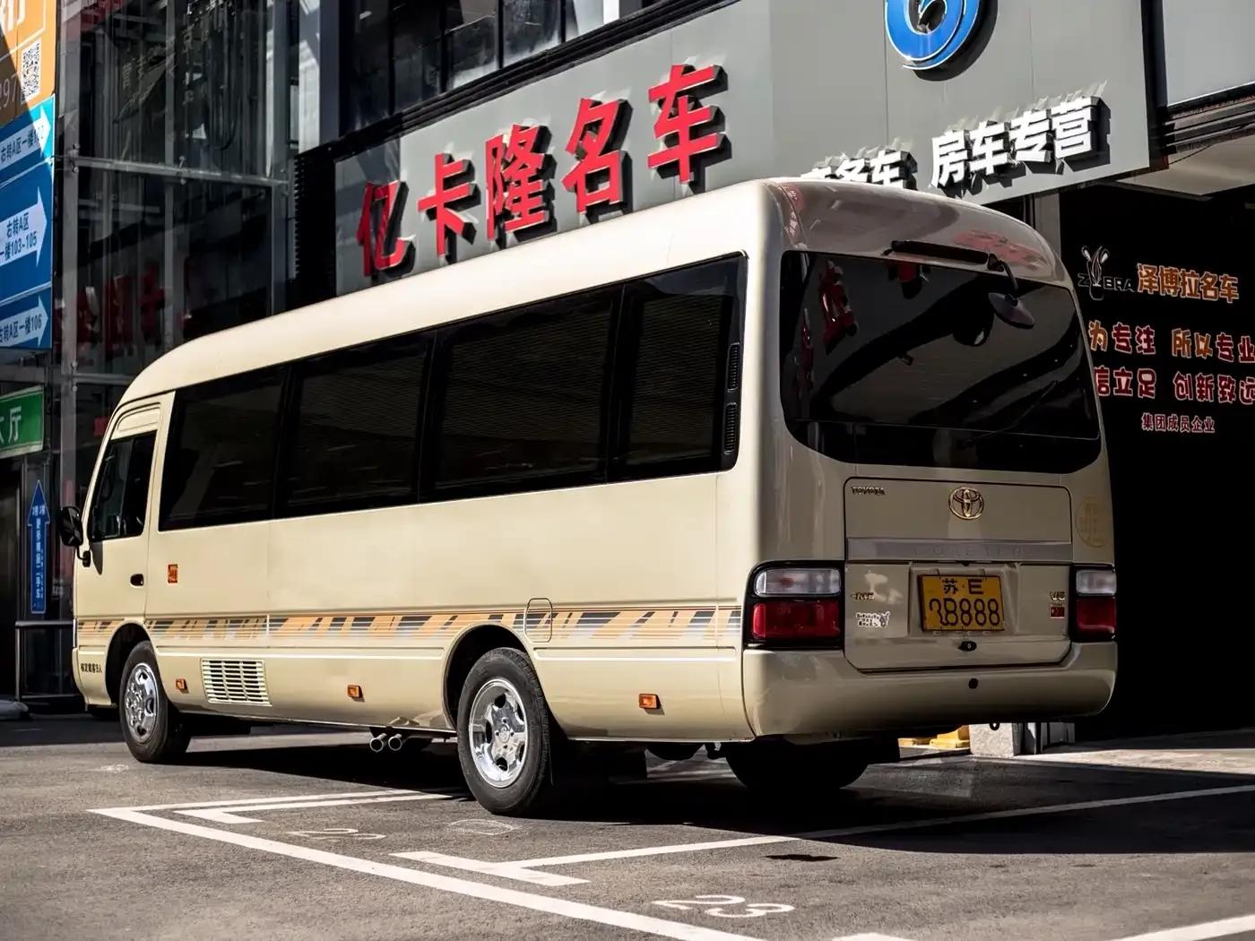 2020 Toyota Coaster 4.0L Manual — миниатюра 25