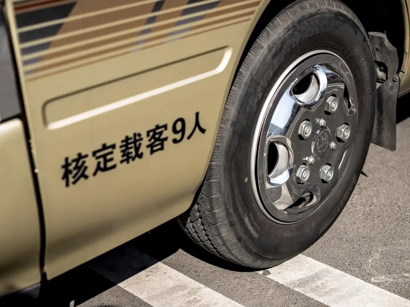 2020 Toyota Coaster 4.0L Manual — миниатюра 4