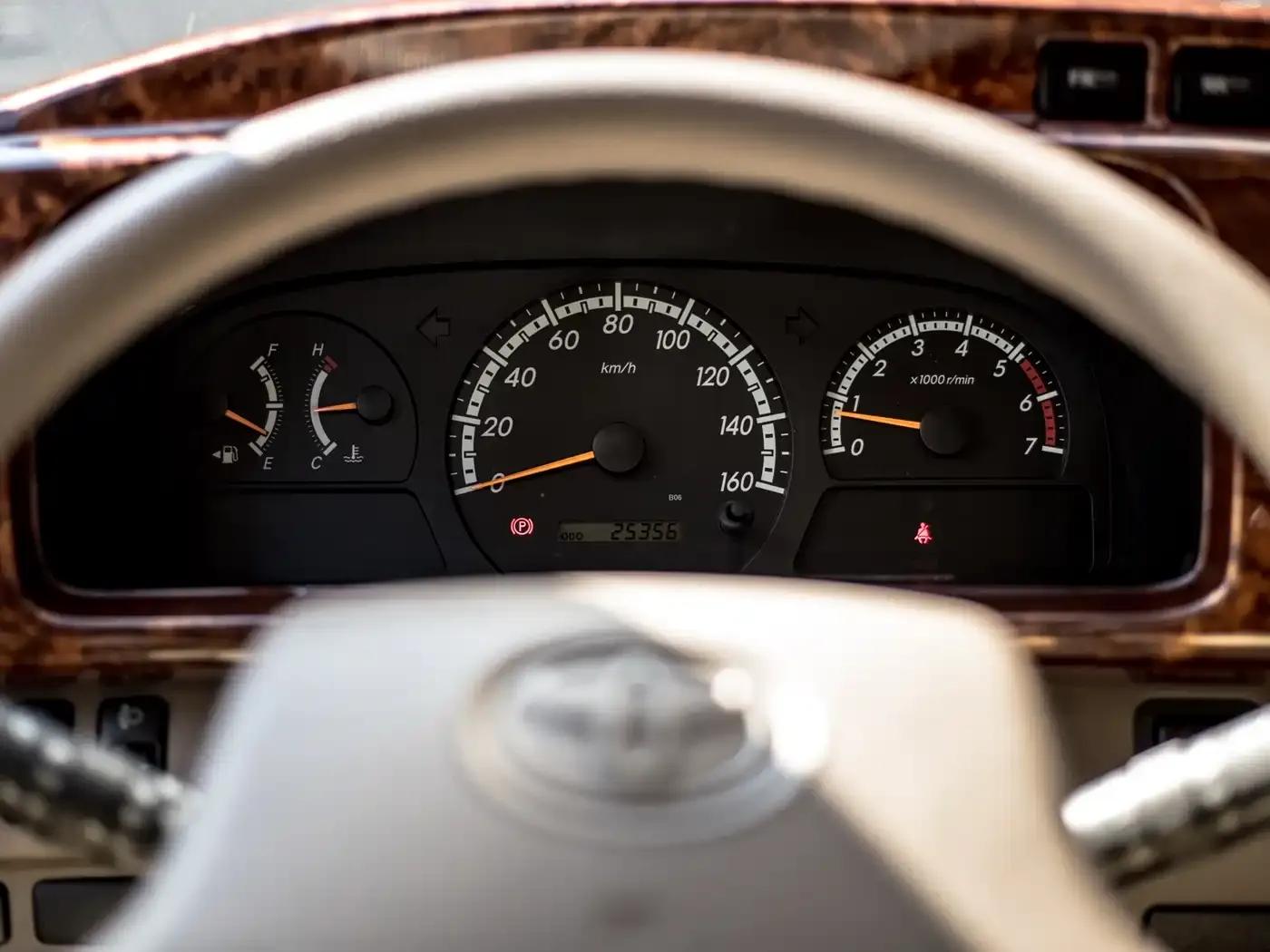2020 Toyota Coaster 4.0L Manual — миниатюра 5