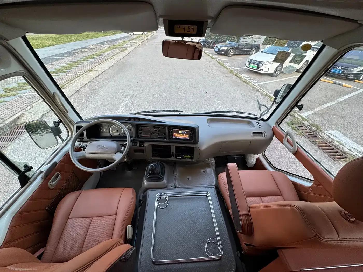 2015 Toyota Coaster 2.7L Manual — миниатюра 13