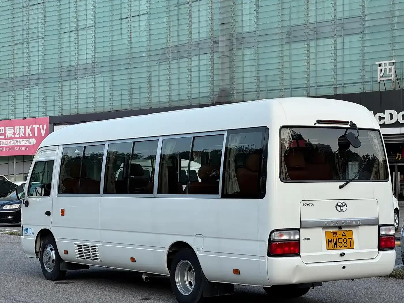2015 Toyota Coaster 2.7L Manual — миниатюра 6