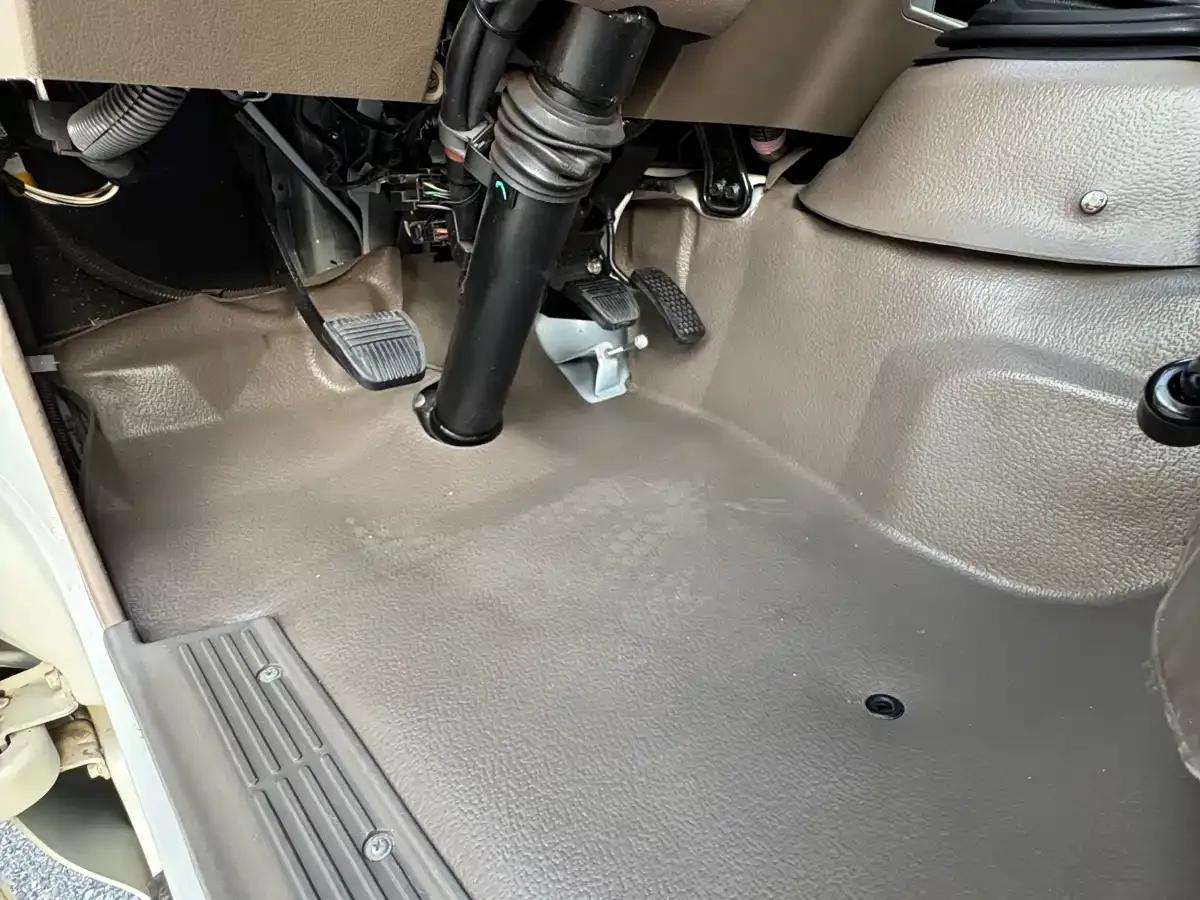 2015 Toyota Coaster 2.7L Manual — миниатюра 9