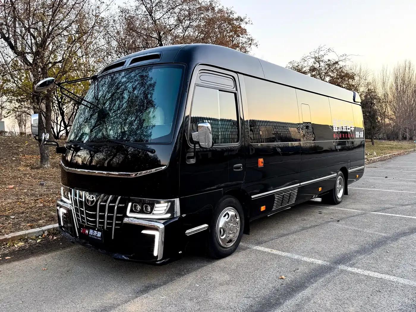 2023 Toyota Coaster 4.0L Manual — миниатюра 1