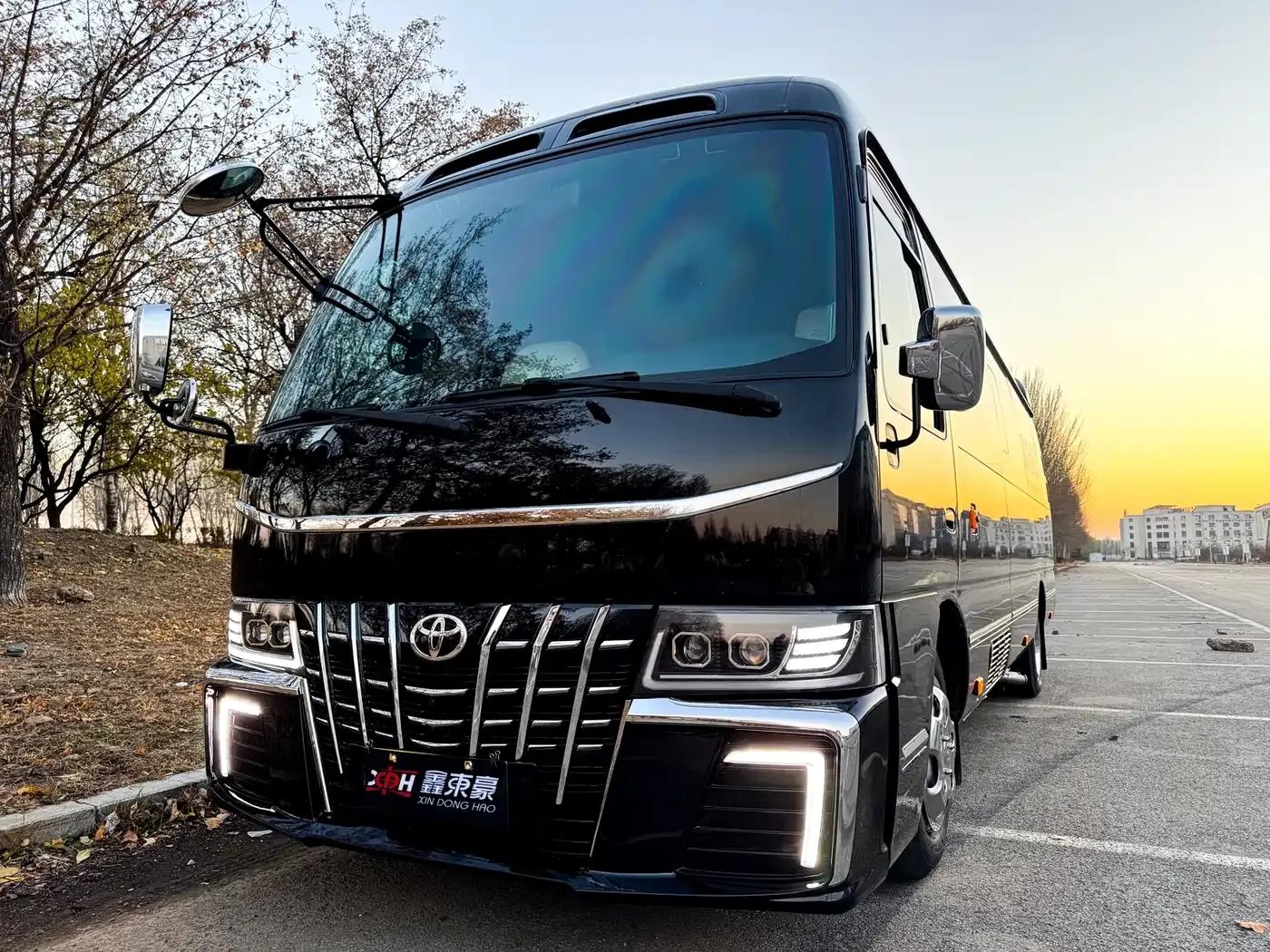 2023 Toyota Coaster 4.0L Manual — миниатюра 6
