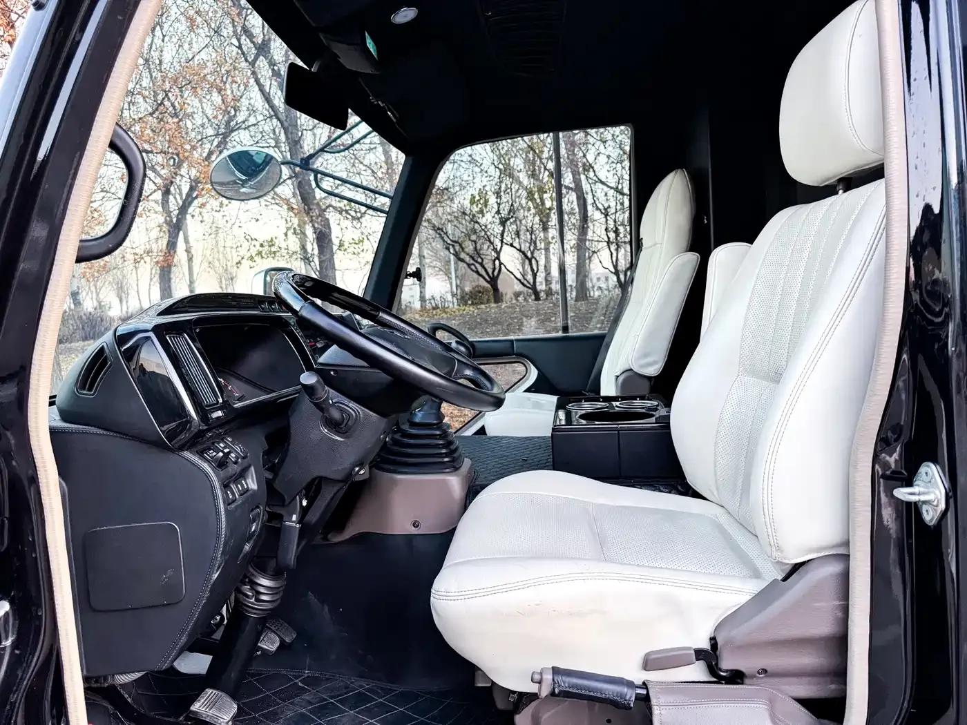 2023 Toyota Coaster 4.0L Manual — миниатюра 10