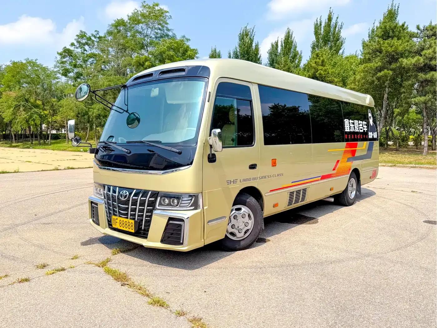 2018 Toyota Coaster 4.0L Manual — миниатюра 1