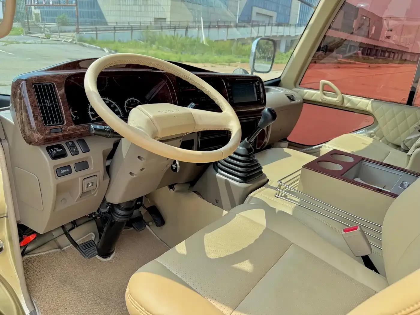 2018 Toyota Coaster 4.0L Manual — миниатюра 11