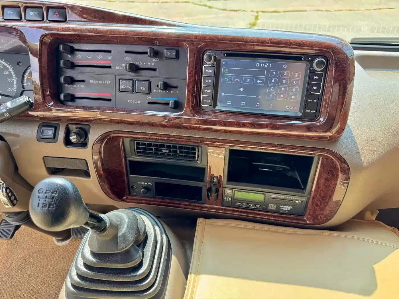 2018 Toyota Coaster 4.0L Manual — миниатюра 13