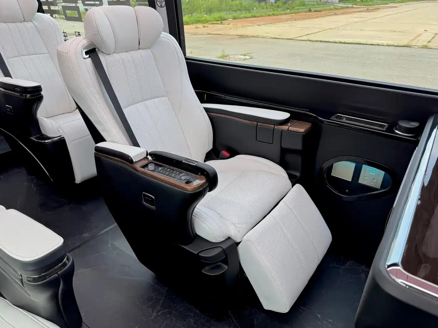2018 Toyota Coaster 4.0L Manual — миниатюра 16