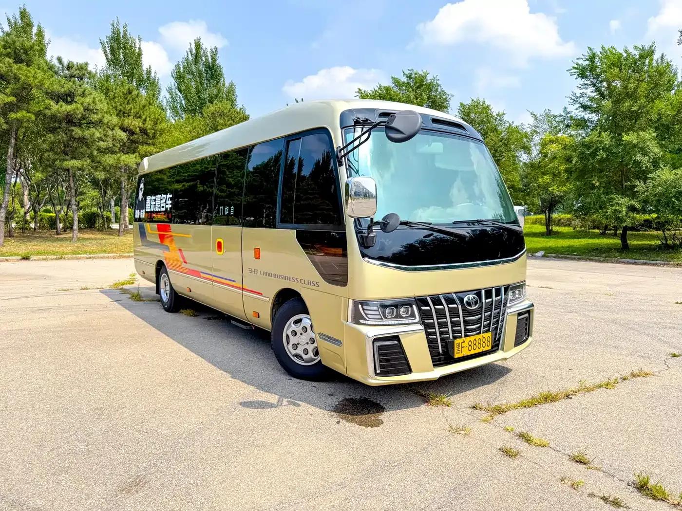 2018 Toyota Coaster 4.0L Manual — миниатюра 4