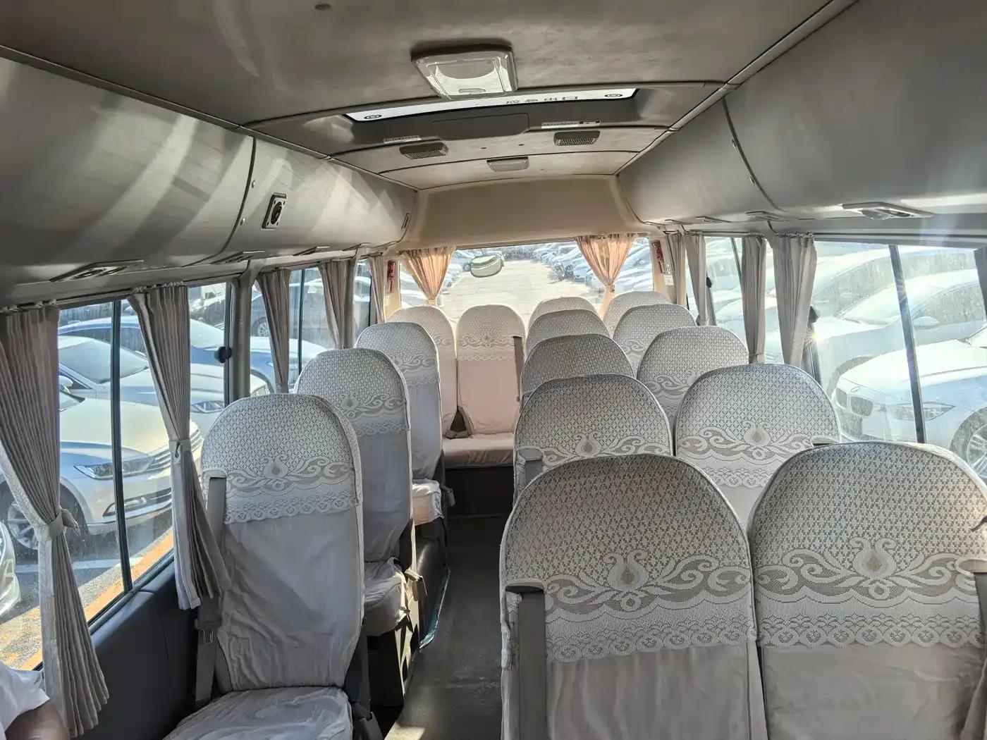 2015 Toyota Coaster 2.7L Premium Model TRB53L-ZCMSK 20-Seater — миниатюра 5
