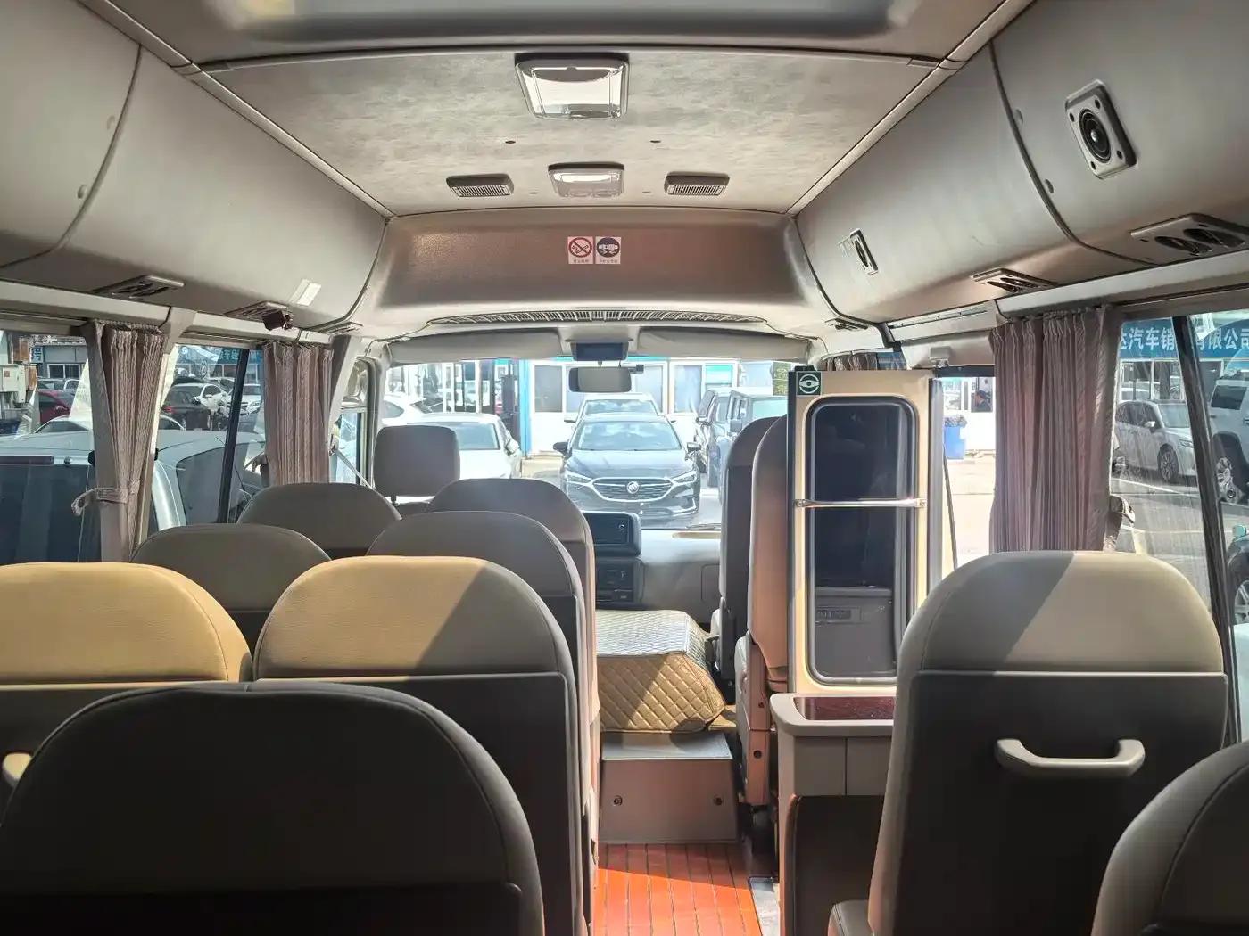 2019 Toyota Coaster 4.0L Luxury SUV GRB53L-ZEMNK 23-seat model with armrest 9GR — миниатюра 4