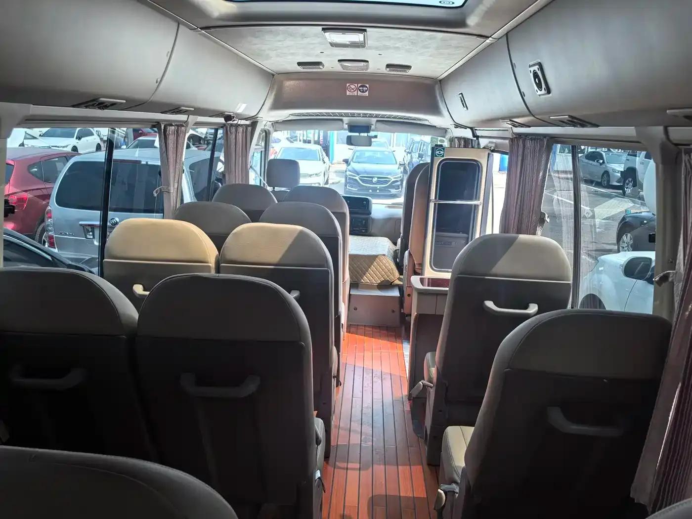 2019 Toyota Coaster 4.0L Luxury SUV GRB53L-ZEMNK 23-seat model with armrest 9GR — миниатюра 5