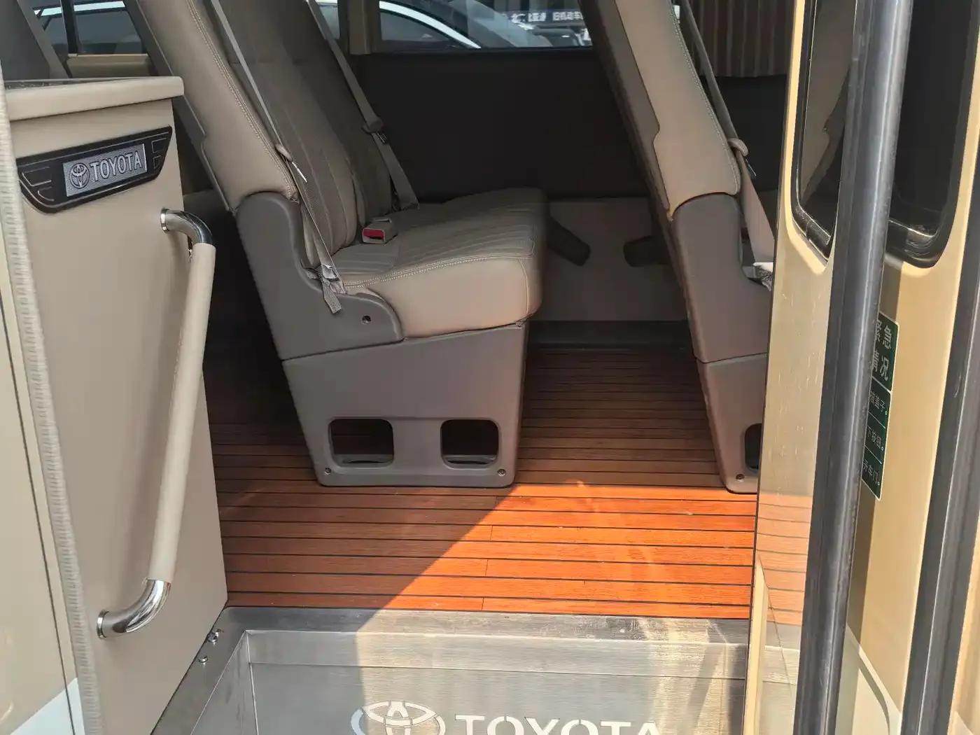 2019 Toyota Coaster 4.0L Luxury SUV GRB53L-ZEMNK 23-seat model with armrest 9GR — миниатюра 7