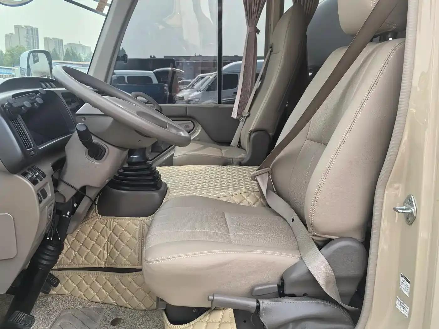 2019 Toyota Coaster 4.0L Luxury SUV GRB53L-ZEMNK 23-seat model with armrest 9GR — миниатюра 8