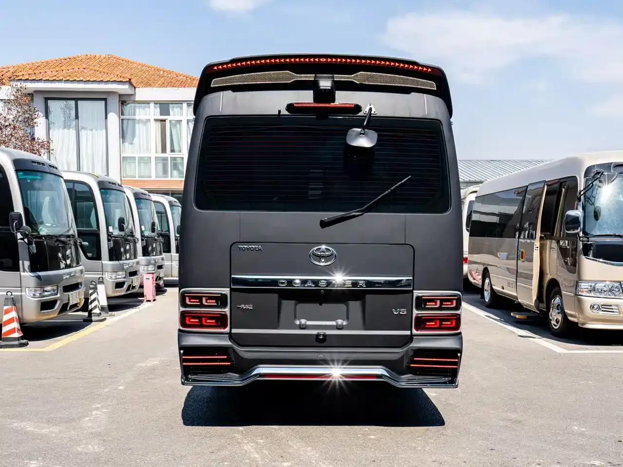 2019 Toyota Coaster 4.0L Manual — миниатюра 2