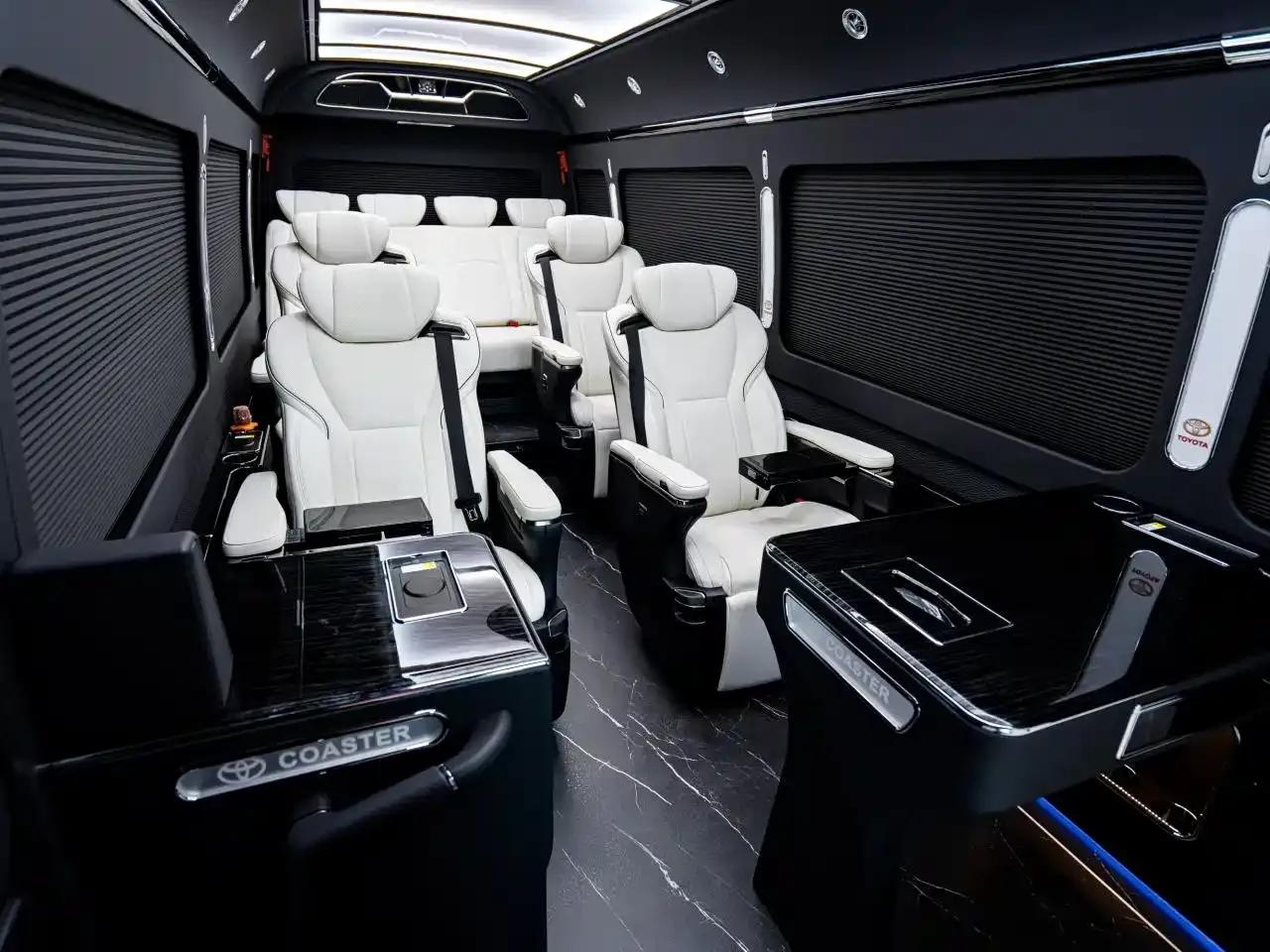 2019 Toyota Coaster 4.0L Manual — миниатюра 3