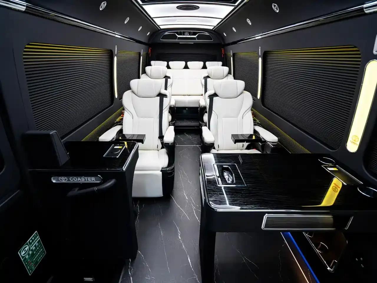 2019 Toyota Coaster 4.0L Manual — миниатюра 4