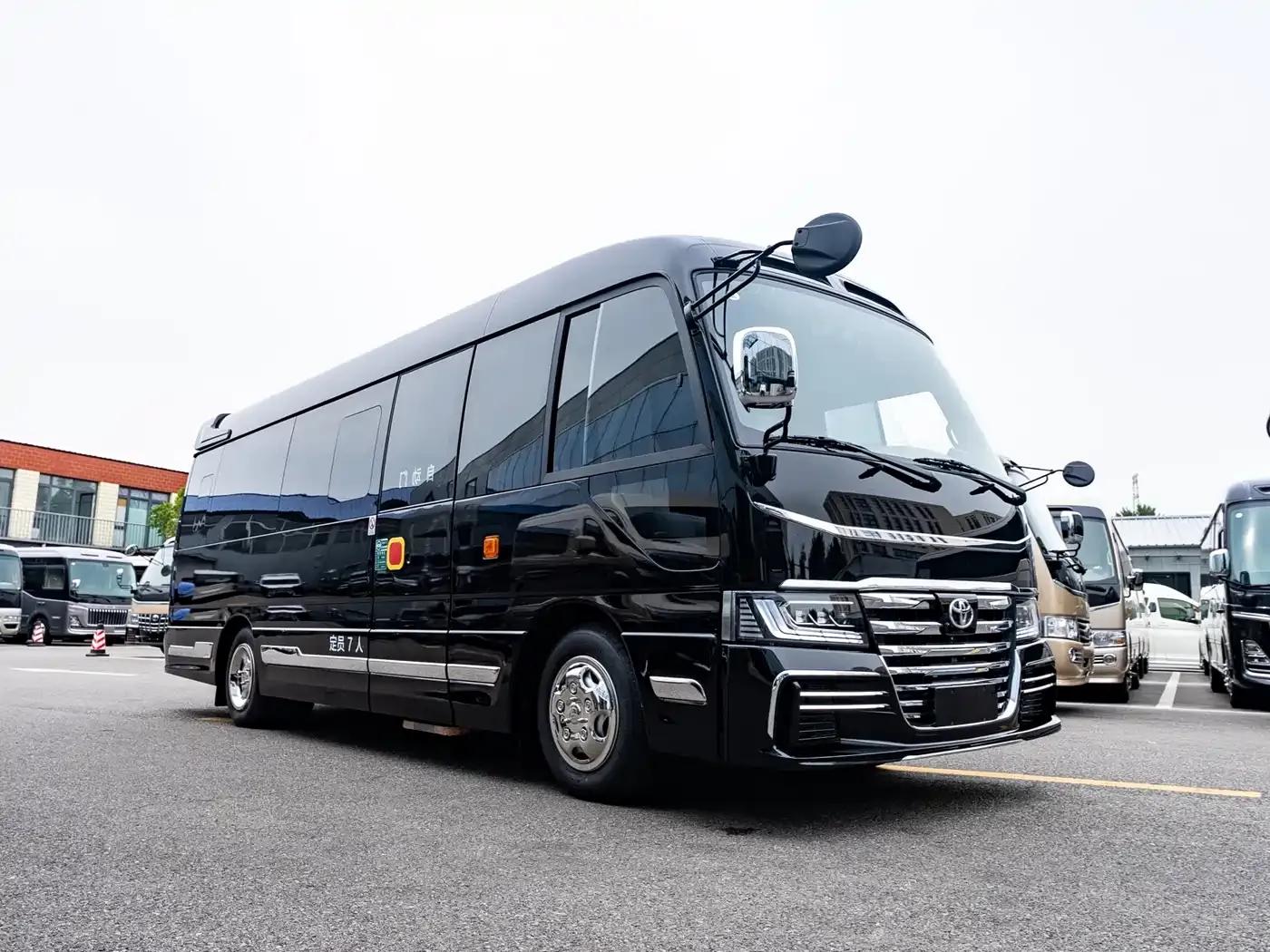 2025 Toyota Coaster 4.0L Manual — миниатюра 2
