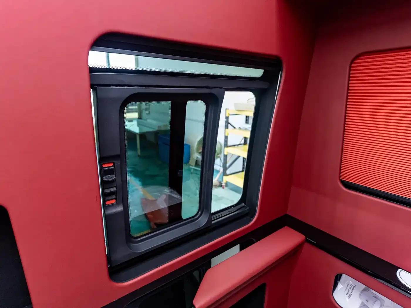 2025 Toyota Coaster 4.0L Manual — миниатюра 16