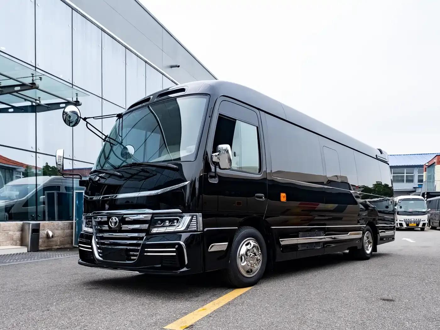 2025 Toyota Coaster 4.0L Manual — миниатюра 3