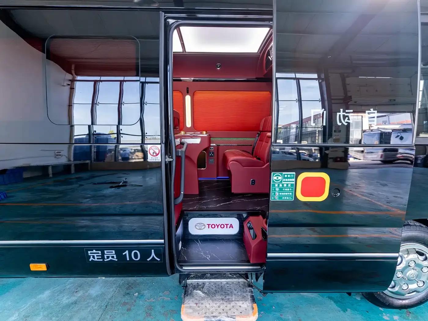 2025 Toyota Coaster 4.0L Manual — миниатюра 29