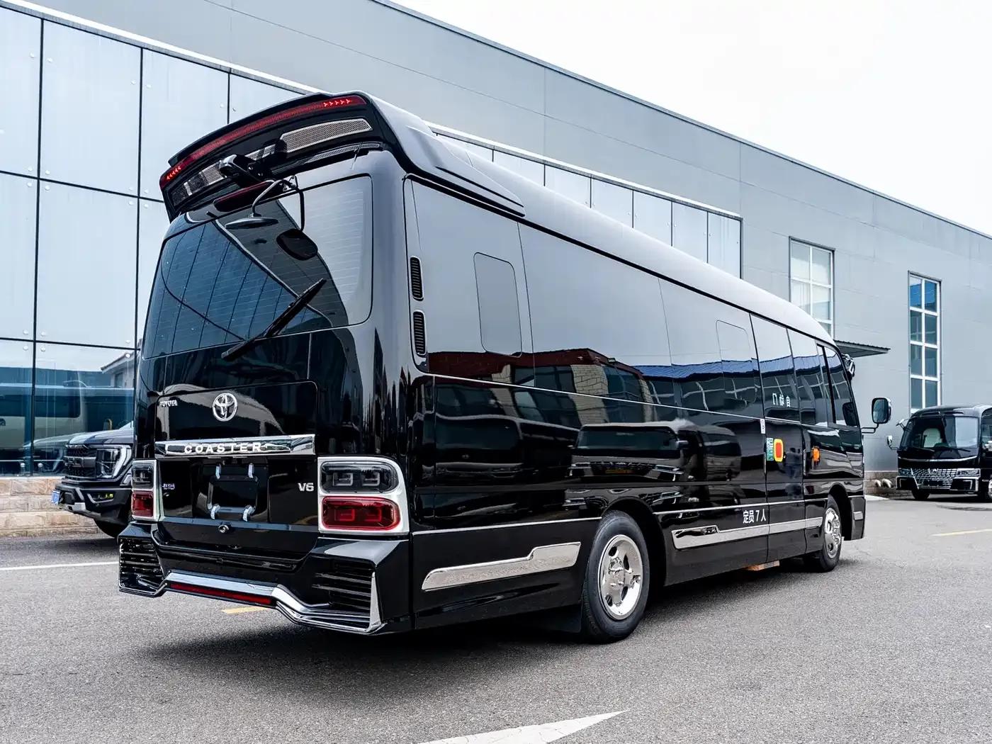 2025 Toyota Coaster 4.0L Manual — миниатюра 4